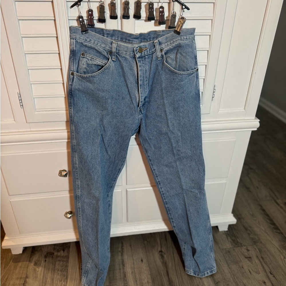 Wrangler Men's Relaxed Fit Blue Jeans